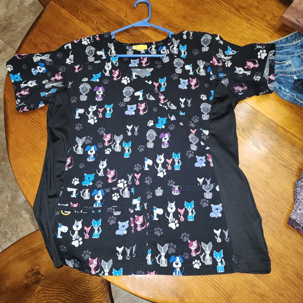 Wonder Wink fitted Ladies scrub top